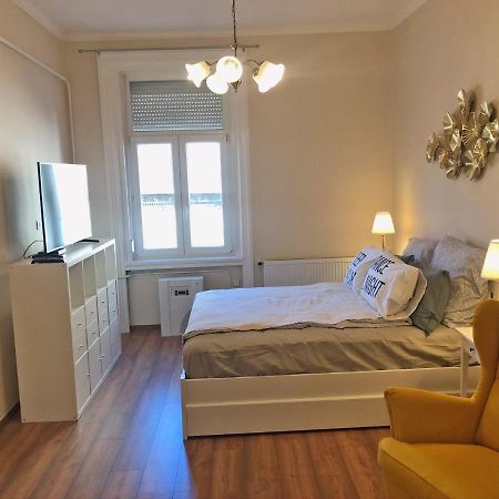 Modern Comfort In Historical Budapest Exterior foto