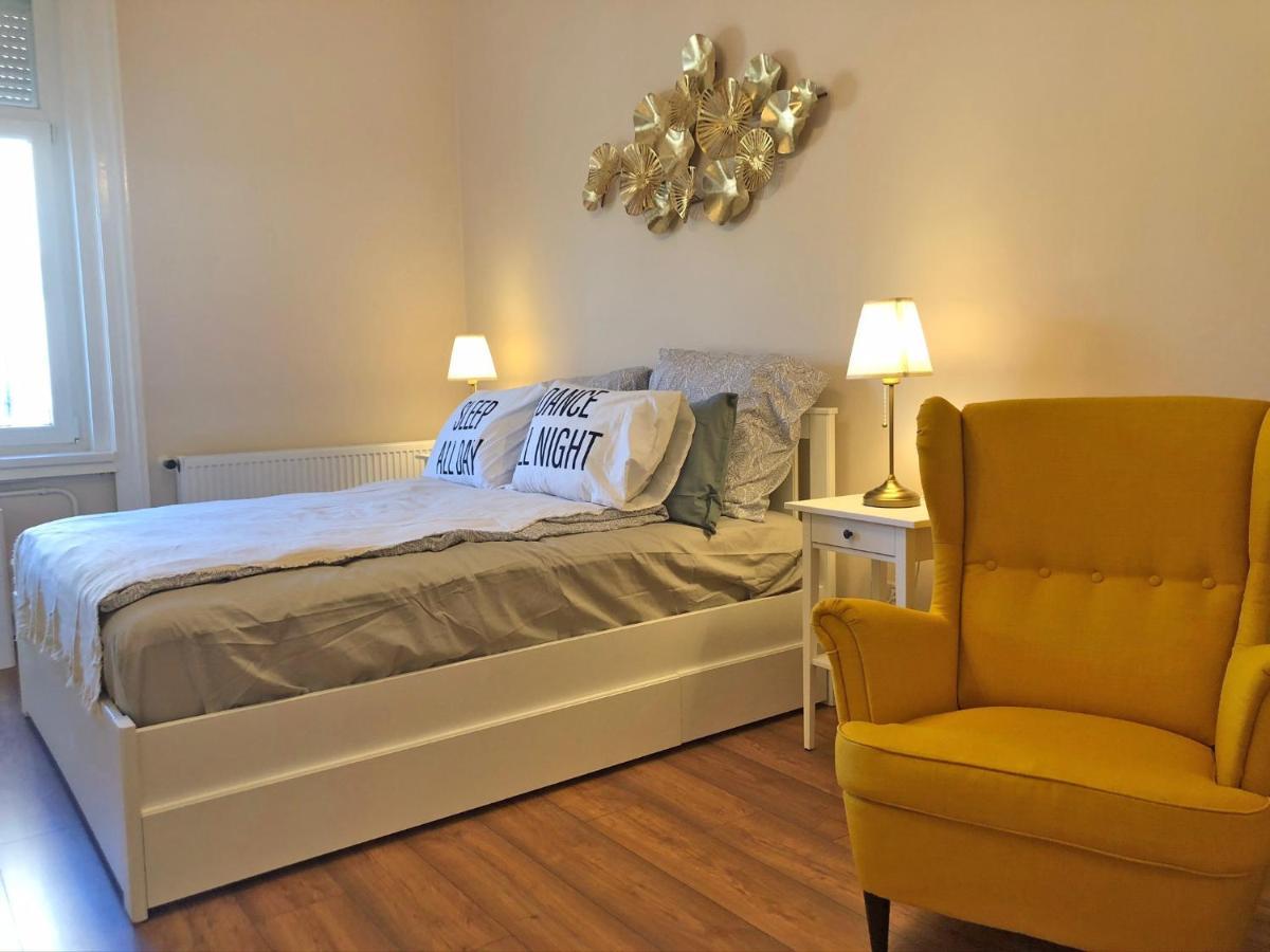 Modern Comfort In Historical Budapest Exterior foto
