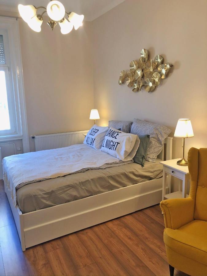 Modern Comfort In Historical Budapest Exterior foto